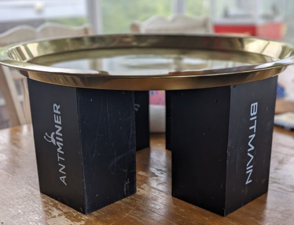 Assemblage de l'ébauche de l'œuvre d'art Bitcoin (BTC) crypto